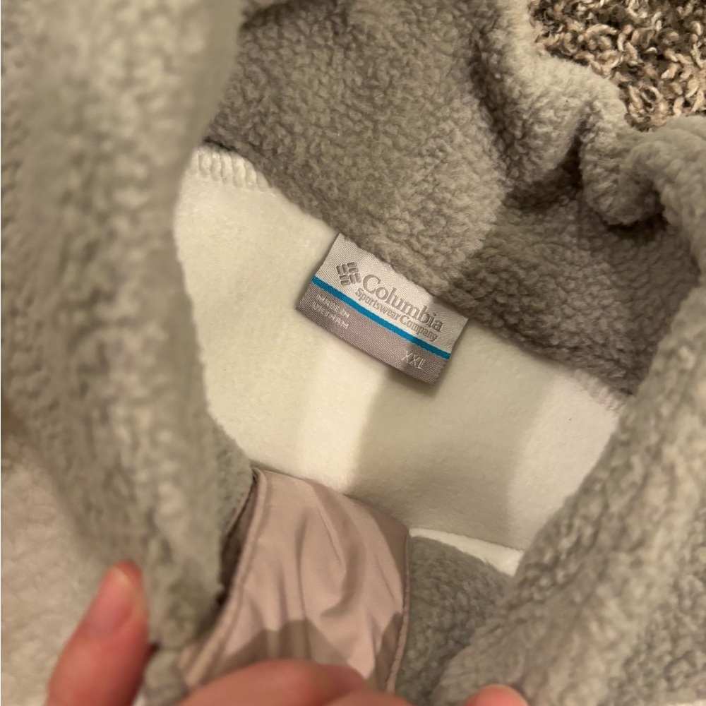 Columbia Gray and White Woman’s Fuzzy Half Button Sweater XXL - Picture 3 of 5